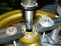 ...an einer Magnesiumfelge.