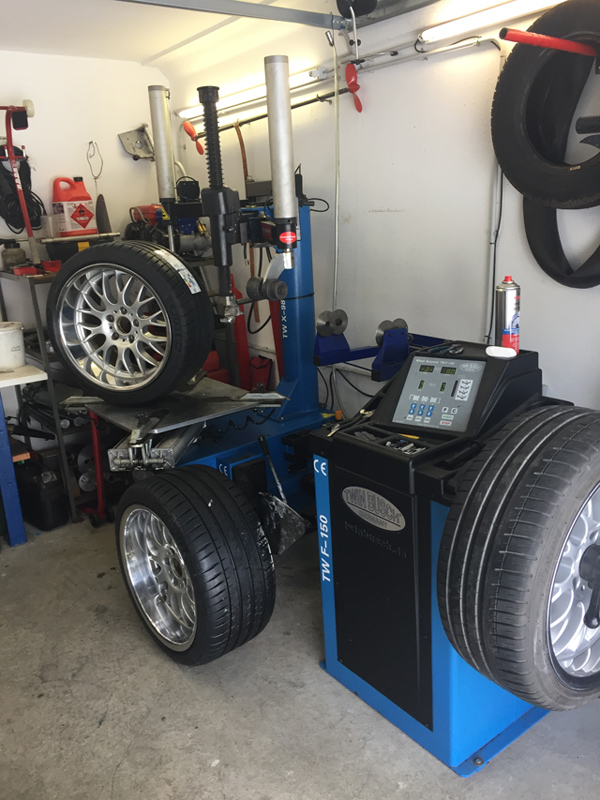 Reifenmontiermaschine