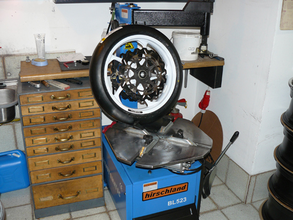 Reifenmontiermaschine