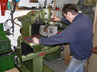 Reparatur eines Yamaha-Zylinder Kopfes.